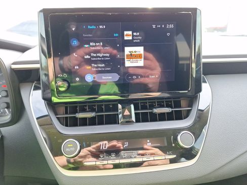 Used 2023 Toyota Corolla LE image 28