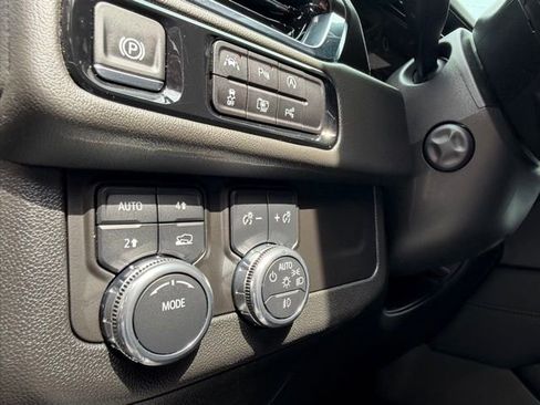 Used 2025 GMC Yukon Denali AWD/4WD image 15