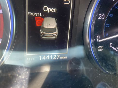 Used 2016 Toyota Highlander XLE AWD/4WD image 3