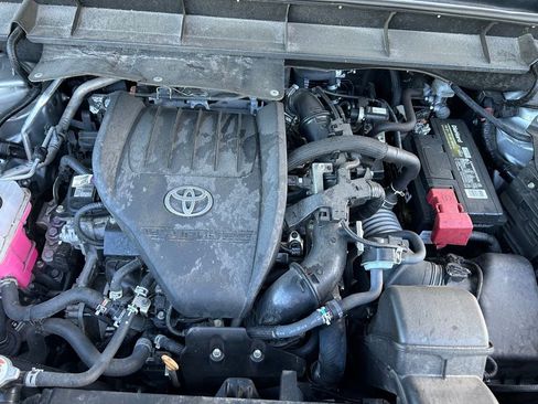 Used 2024 Toyota Highlander XLE image 11