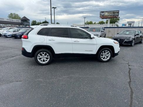 Used 2018 Jeep Cherokee Latitude Plus FWD image 4