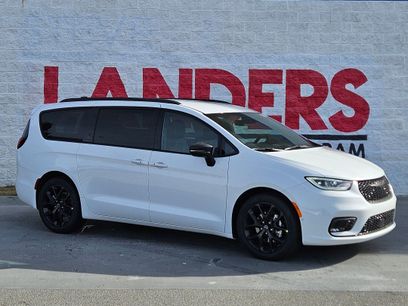 New 2026 Chrysler Pacifica Select