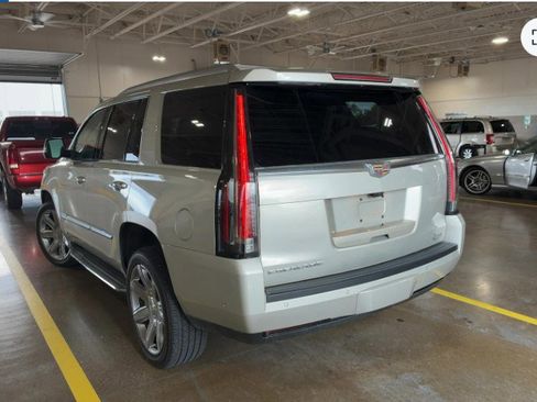 Used 2017 Cadillac Escalade Luxury image 5
