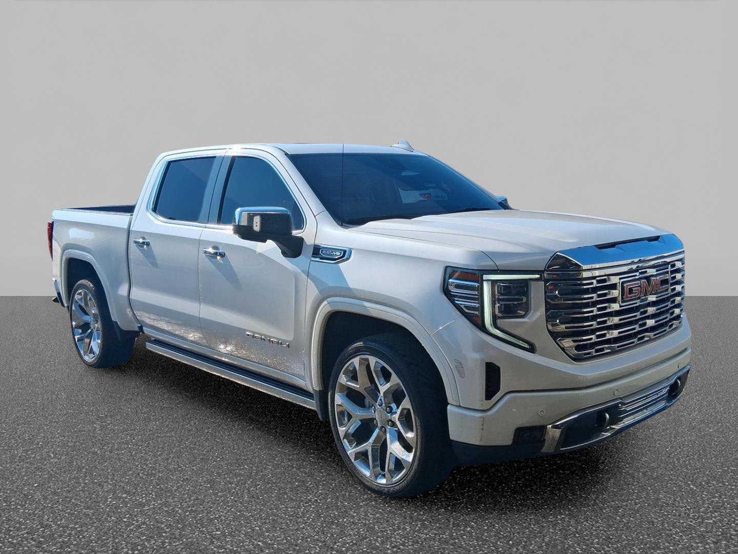 Used 2025 GMC Sierra 1500 Denali w/ Denali Reserve Package AWD/4WD image 1