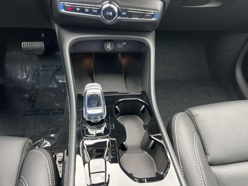 Used 2025 Volvo XC40 B5 Plus w/ Protection Package Premier image 35