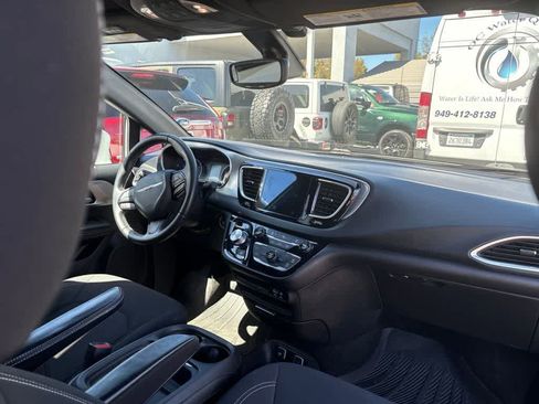 Certified 2018 Chrysler Pacifica Touring Plus w/ S Appearance Package FWD image 10