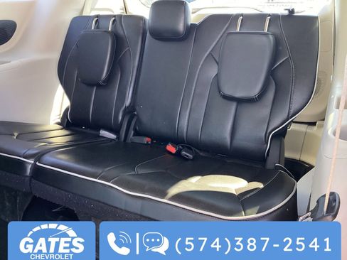 Used 2024 Chrysler Pacifica Limited FWD image 16