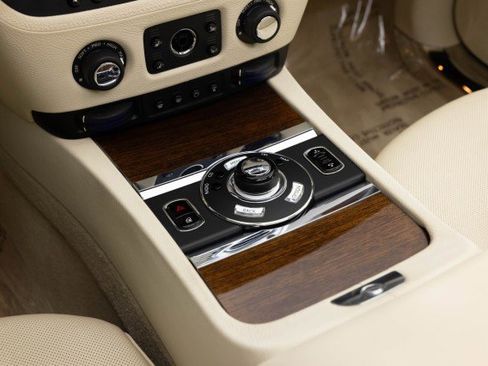 Used 2010 Rolls-Royce Ghost image 16