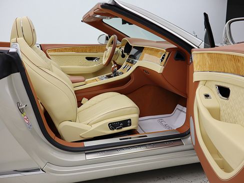 Used 2020 Bentley Continental GT image 52