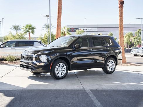 New 2025 Mitsubishi Outlander ES image 4