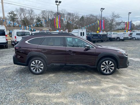 Used 2023 Subaru Outback Limited image 4