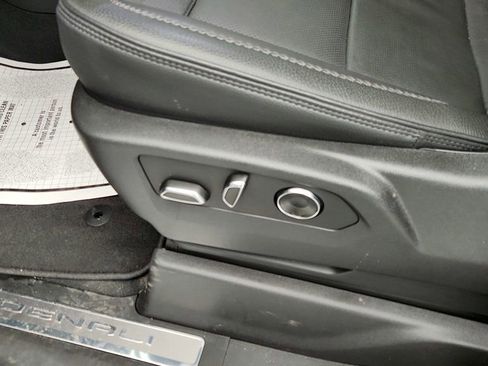 Used 2025 GMC Sierra 1500 Denali image 11