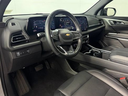 Used 2025 Chevrolet Traverse LT FWD image 15