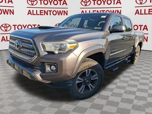 Used 2016 Toyota Tacoma TRD Sport w/ Towing Package AWD/4WD image 3