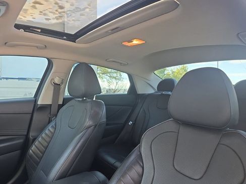 Used 2022 Hyundai Elantra Limited w/ Preferred Accessory Package FWD image 15