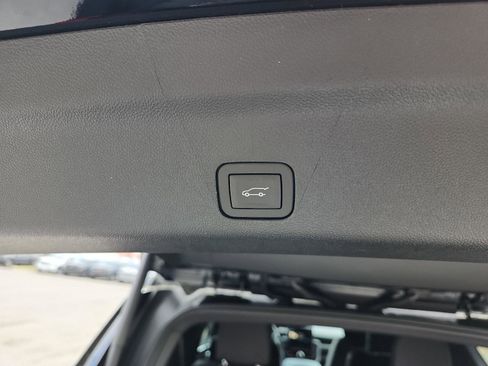 New 2026 GMC Yukon XL AT4 w/ AT4 Premium Plus Package AWD/4WD image 9