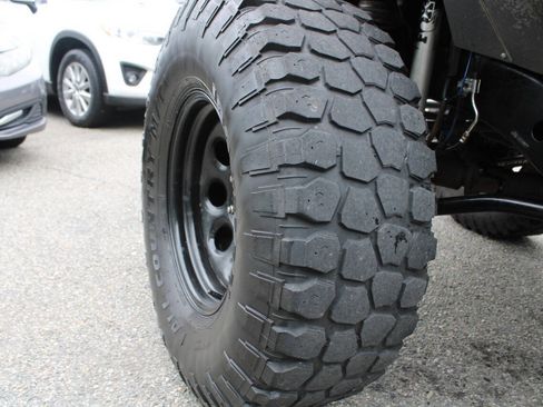 Used 2018 Jeep Wrangler Unlimited Sport S AWD/4WD image 19