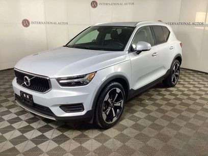 Used 2020 Volvo XC40 T5 Momentum w/ Protection Package