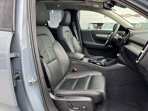 Used 2023 Volvo XC40 B5 Plus w/ Driver Assist Package AWD/4WD image 19