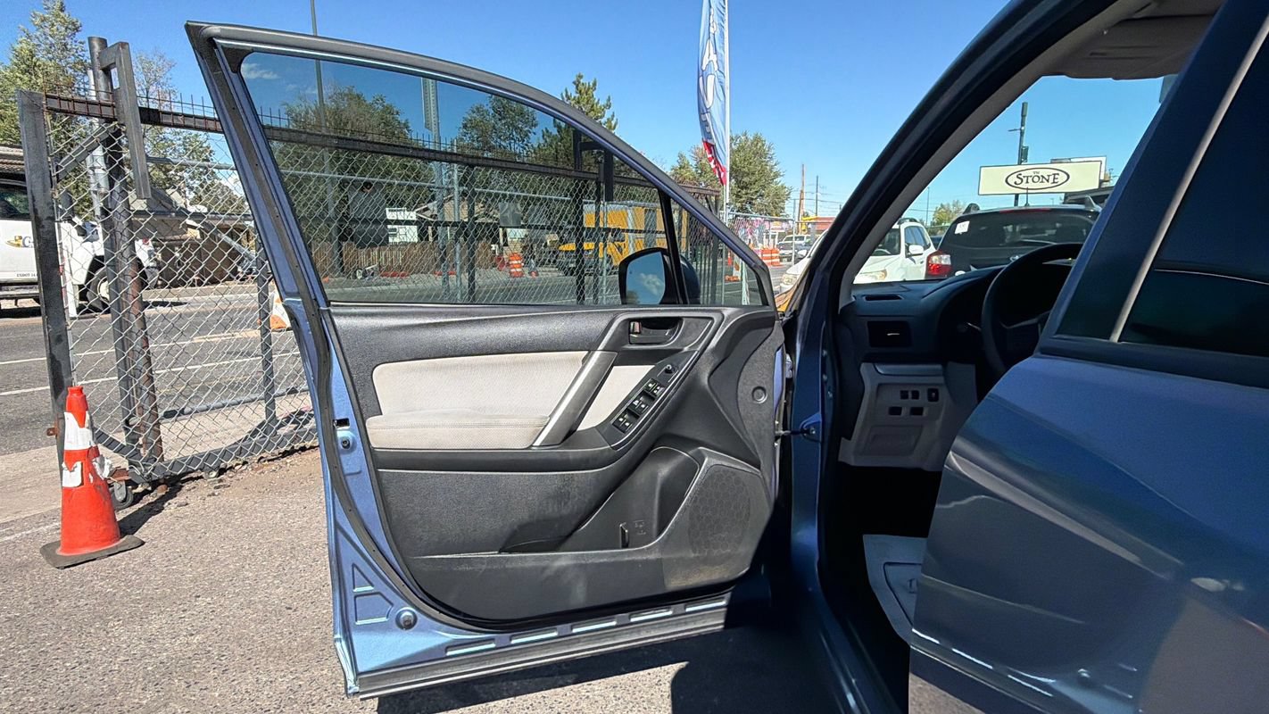 Used 2015 Subaru Forester 2.5i Premium w/ Popular Package #2 AWD/4WD image 10