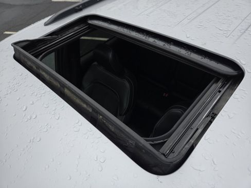 Used 2024 Jeep Grand Cherokee Altitude image 3