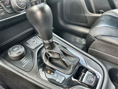 Used 2023 Jeep Cherokee Altitude Lux image 20