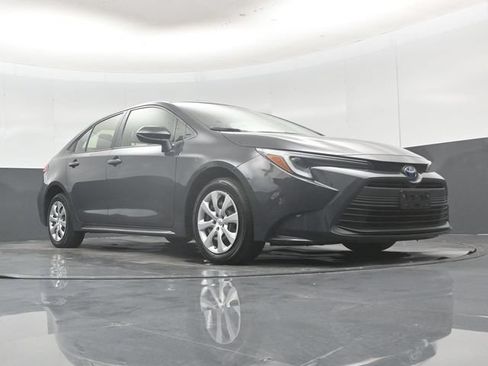 Used 2025 Toyota Corolla LE FWD image 51