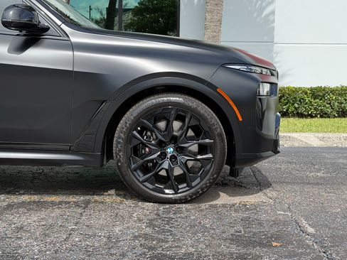 Used 2025 BMW X7 M60i AWD/4WD image 3