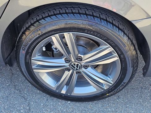 Used 2024 Volkswagen Jetta SE FWD image 9