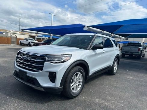 New 2026 Ford Explorer Active RWD image 2