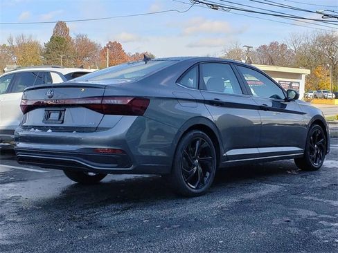 New 2026 Volkswagen Jetta SE image 3