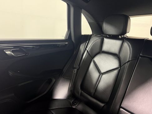 Certified 2026 Porsche Macan AWD/4WD image 15