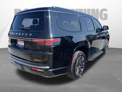 Used 2024 Jeep Wagoneer Series II w/ Flexible Seating Group RWD image 4