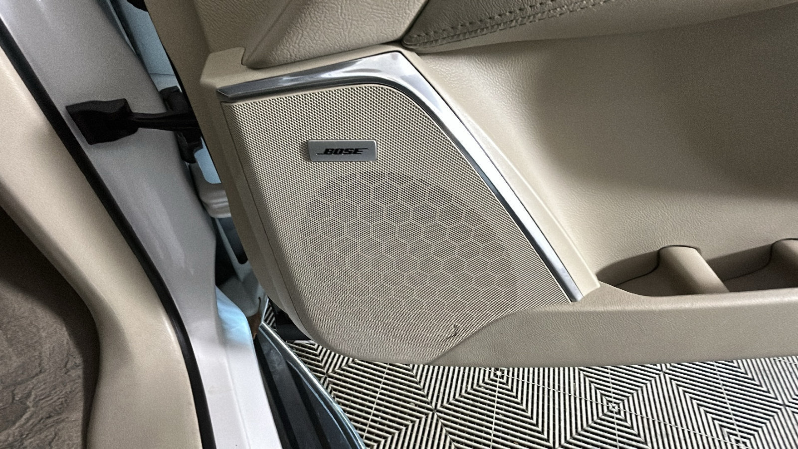 Used 2018 Cadillac Escalade Luxury AWD/4WD image 38