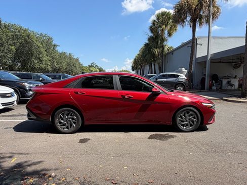 Used 2024 Hyundai Elantra SEL FWD image 8