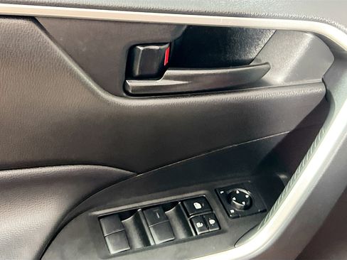 Used 2023 Toyota RAV4 LE AWD/4WD image 16
