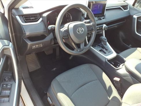 Used 2025 Toyota RAV4 XLE FWD image 17