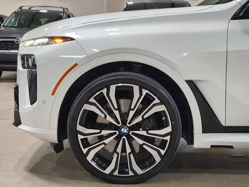 Used 2023 BMW X7 xDrive40i w/ M Sport Package AWD/4WD image 5