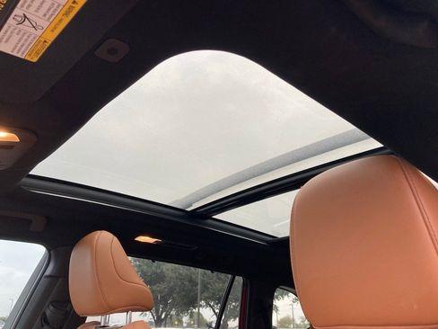 Used 2024 Toyota Highlander Platinum image 14