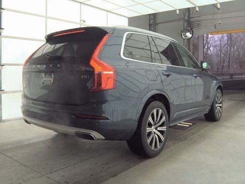 Used 2020 Volvo XC90 T5 Momentum image 2