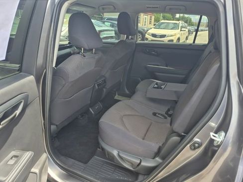 Used 2024 Toyota Highlander LE FWD image 13