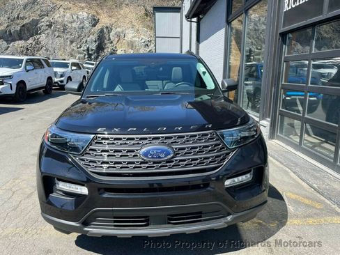 Used 2021 Ford Explorer XLT w/ XLT Sport Appearance Package image 4
