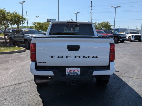 Used 2024 Toyota Tacoma TRD Sport AWD/4WD image 7