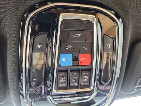 Used 2022 Jeep Grand Cherokee Summit w/ Adv Protech Group IV image 28