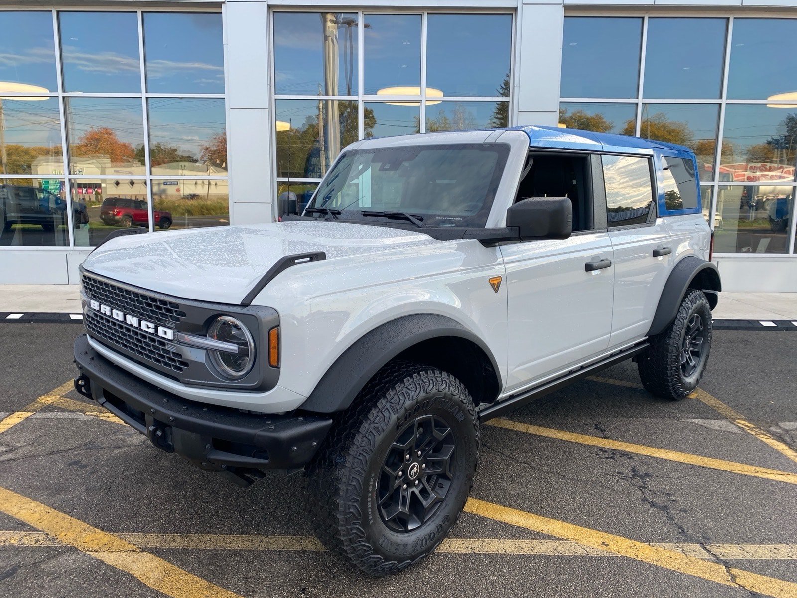 Used 2026 Ford Bronco Badlands AWD/4WD image 1