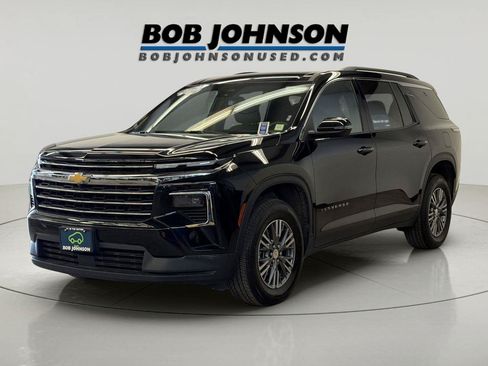 Used 2025 Chevrolet Traverse LT AWD/4WD image 6