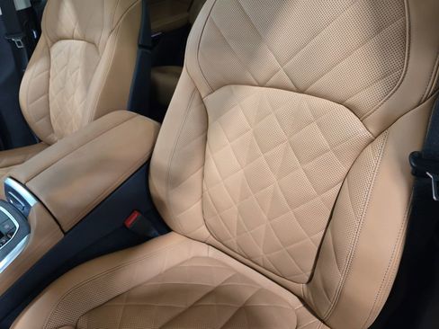 Used 2025 BMW X7 xDrive40i w/ Premium Package image 12