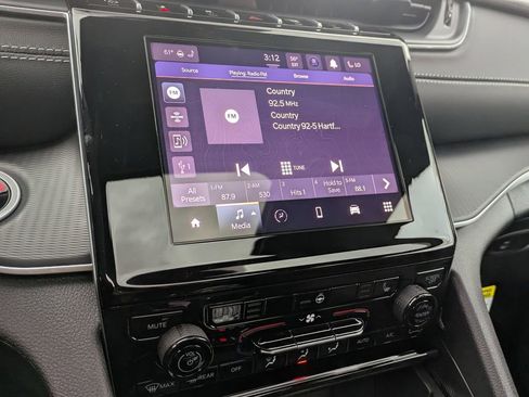 New 2025 Jeep Grand Cherokee Altitude image 19