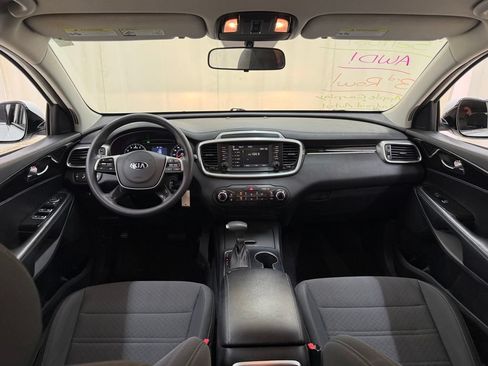 Used 2020 Kia Sorento LX AWD/4WD image 24