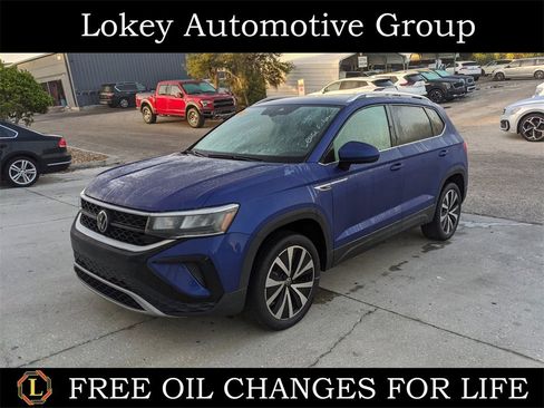 Certified 2023 Volkswagen Taos SE image 1